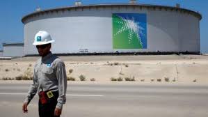 السعودية تعلن أسعار البنزين الجديدة بعد تخفيضها 